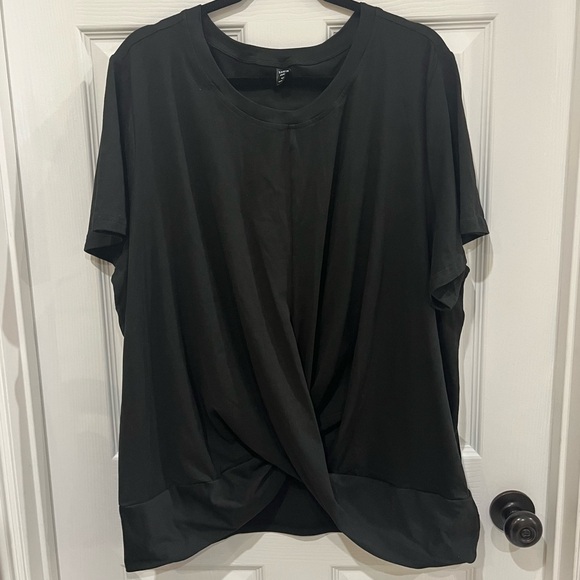 Black Twist Hem T-Shirt NWOT - Picture 5 of 13
